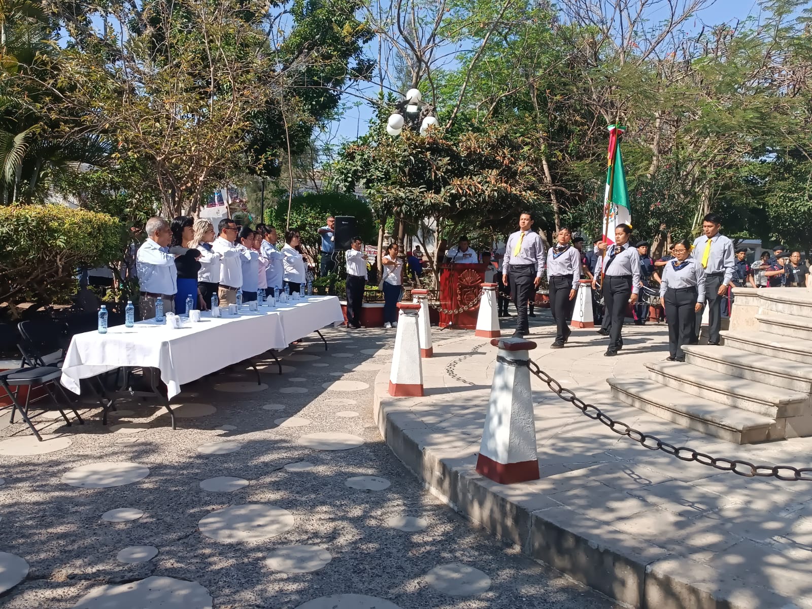 ESCOLTA DE LA INSTITUCIÓN 