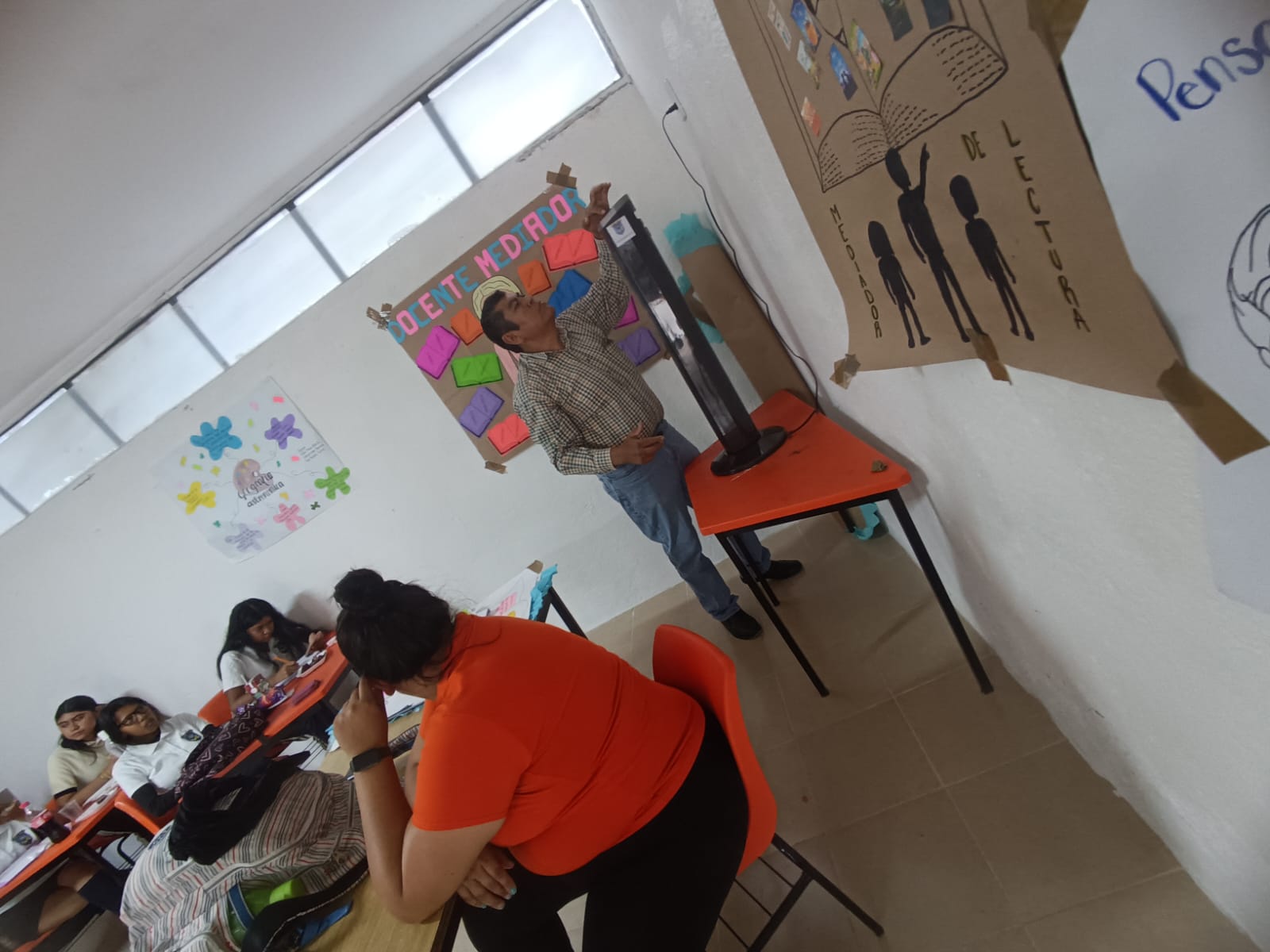 EQUIPAMIENTO DE AULAS